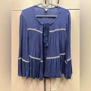 Super cute bell sleeve top AE